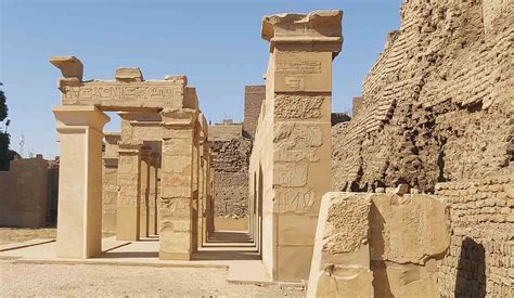  The Temple of Karnak: A Chronicle of Echoes and Ancient Majesty