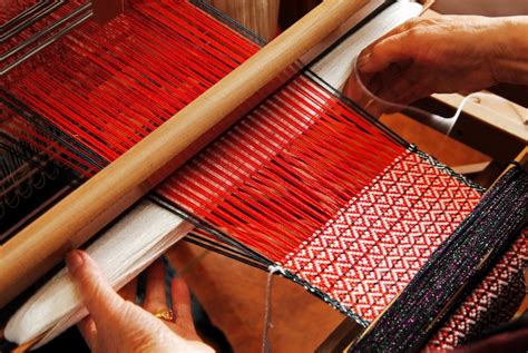  Zehra's Loom: Weaving Through Threads of Tradition and Modernity